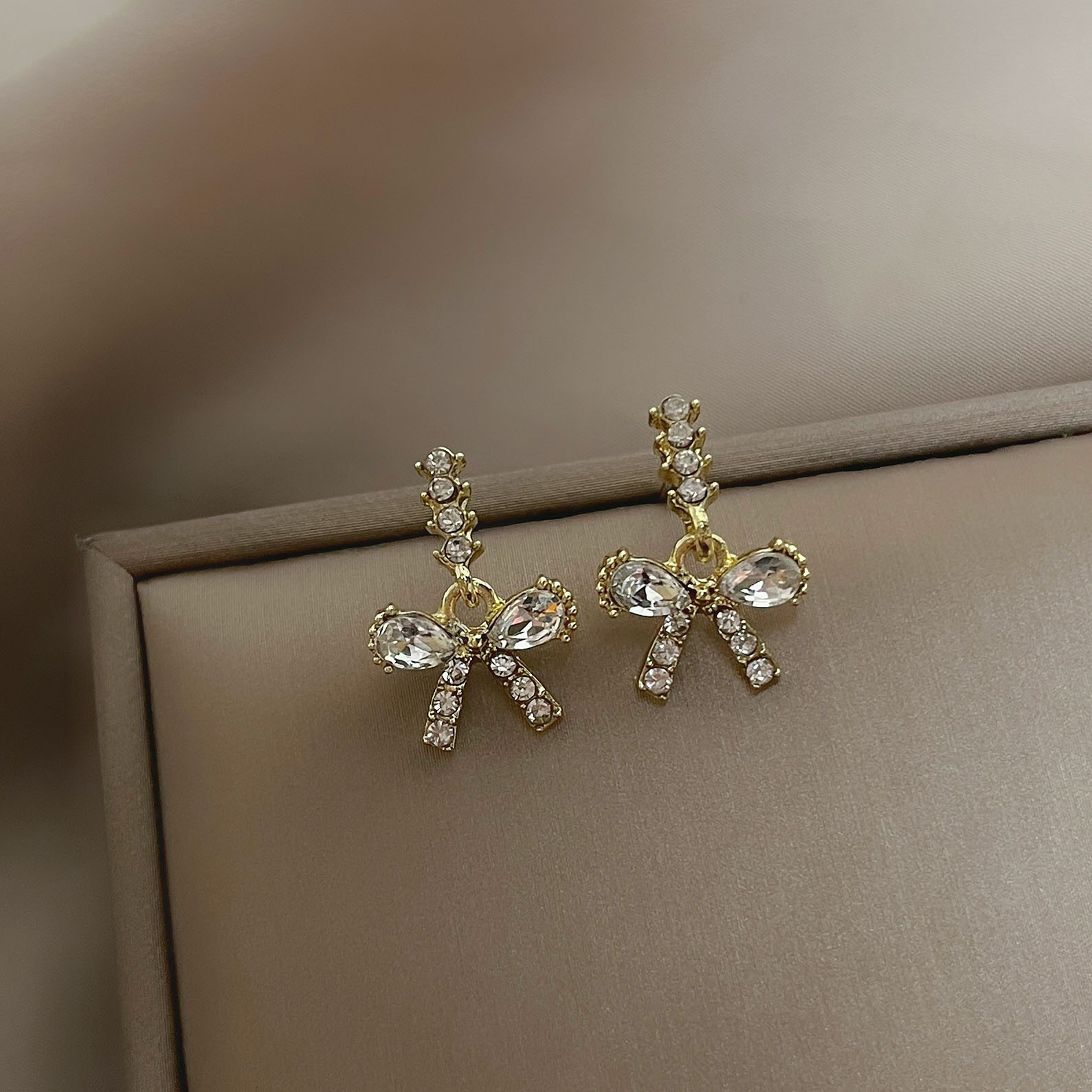 S925 Silver Needle Bow Earrings, a new summer trendy and niche design, are exquisite and small stud earrings for women full figure