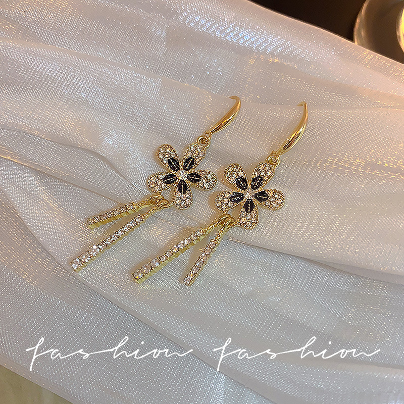 925 Silver needle diamond-encrusted flower tassel earrings, feminine charm earrings, European and American retro grand French light luxury earrings Specification drawing