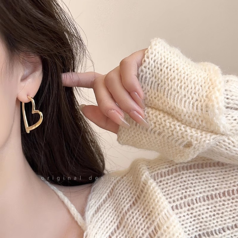 S925 Silver Needle Light Luxury heart-shaped earrings for women, simple and cold style ear rings, niche design sense, versatile earrings Specification drawing