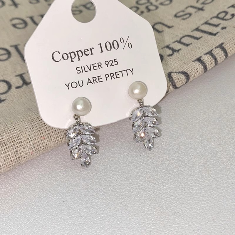Super Flash Zircon tassel wheat ear pearl earrings, women's light luxury, niche design sense, high-end stud earrings, fashionable and exquisite earrings Application Scenario