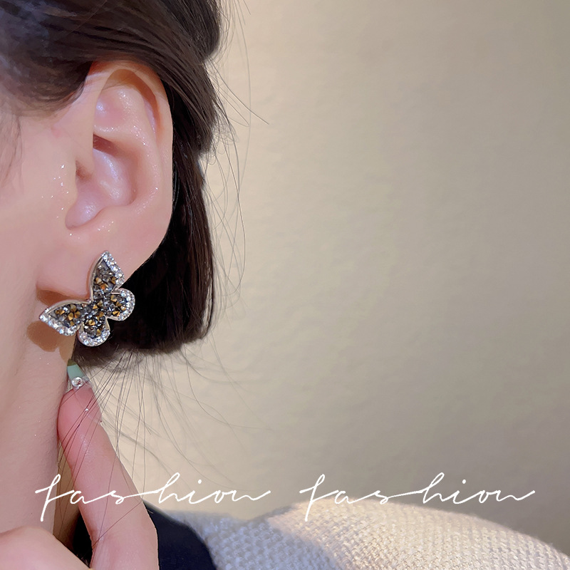 Exquisite black butterfly stud earrings for women, 2025 new style, stylish and niche design, light luxury and high-end earrings details Picture