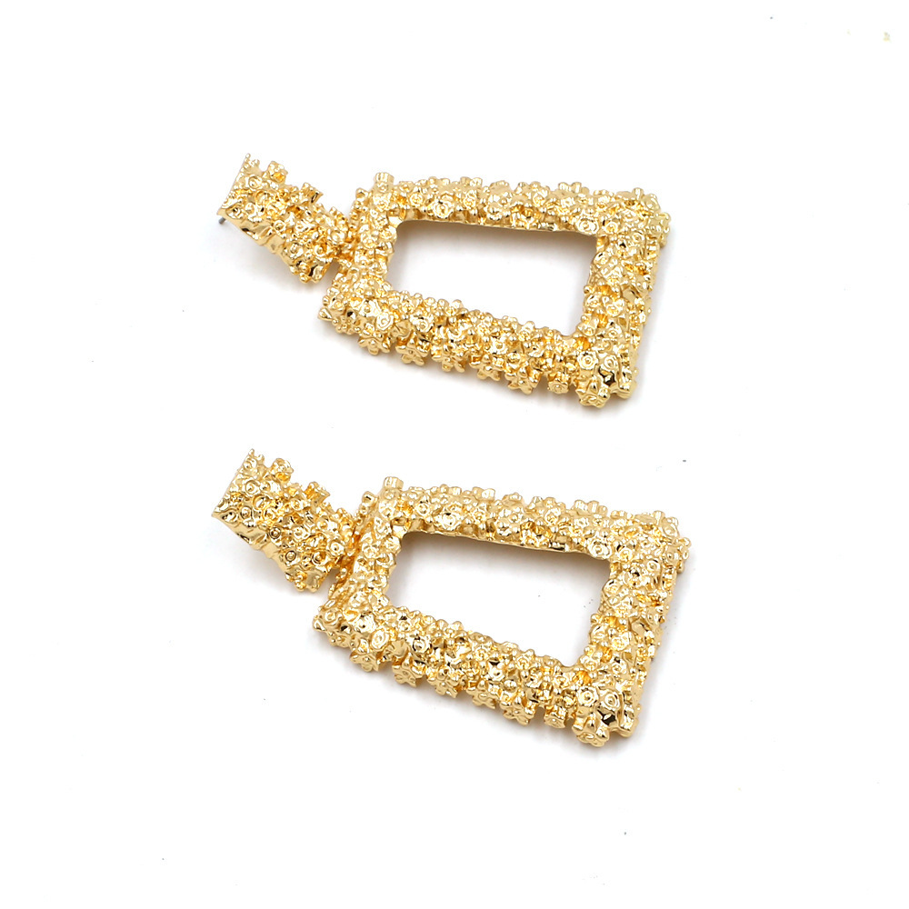 Exaggerated geometric earrings from Europe and America, long and personalized embossed heavy metal earrings are selling well across Amazon Specification drawing