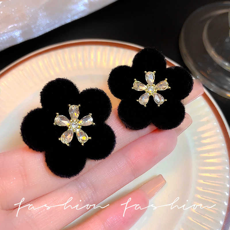 Ankela Red flower diamond-encrusted stud earrings for women, with a unique and elegant touch, are new 2025 bestsellers Specification drawing
