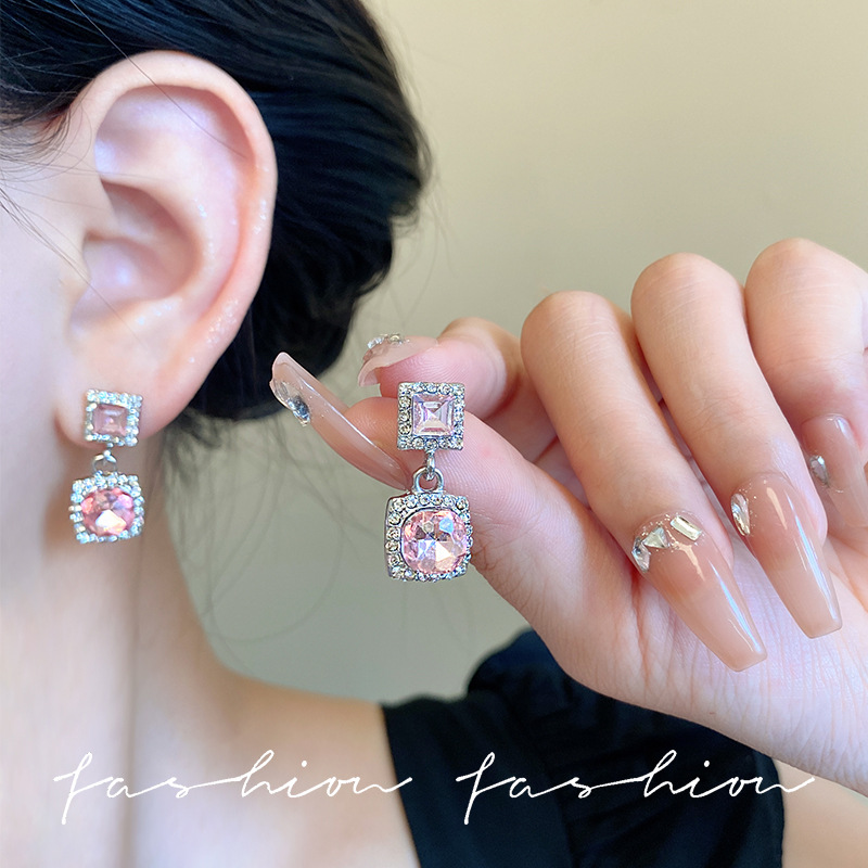 Super shiny pink sugar stud earrings for women, a niche French romantic and light luxury commuter earring, a trendy and personalized high-end look details Picture