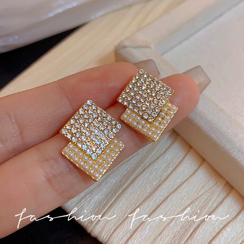 New diamond and pearl double rhombic stud earrings from Japan and South Korea for women in 2025, trendy and lightweight luxury earrings, unique and fashionable geometric earrings full figure