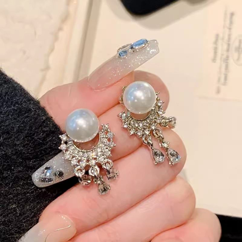 925 Silver needle pearl diamond-encrusted tassel earrings, women's fashionable and light luxury style stud earrings, French niche design sense earrings full figure