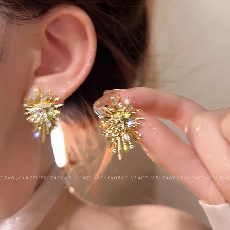 Retro micro-inlaid zircon firework stud earrings for women, a niche design of fashionable earrings, a versatile and elegant ear accessory for autumn and winter full figure