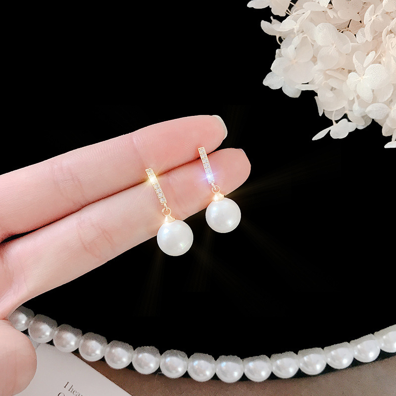 S925 Silver needle Korean style pearl pendant with diamonds, fashionable and individual stud earrings, the same style as the trendy earrings for women full figure