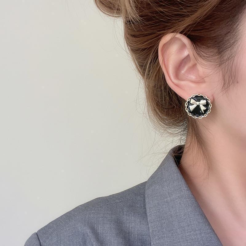 S925 Silver needle Korean cute bow round button stud earrings, forest style retro girl black and white two-color earrings Specification drawing