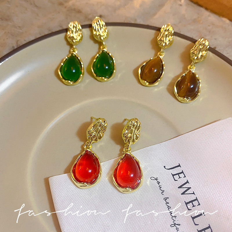 Tiger's eye stone retro stud earrings with a high-end feel, a mid-style, niche European and American style, Maillard earrings, autumn and winter earrings and pendants details Picture