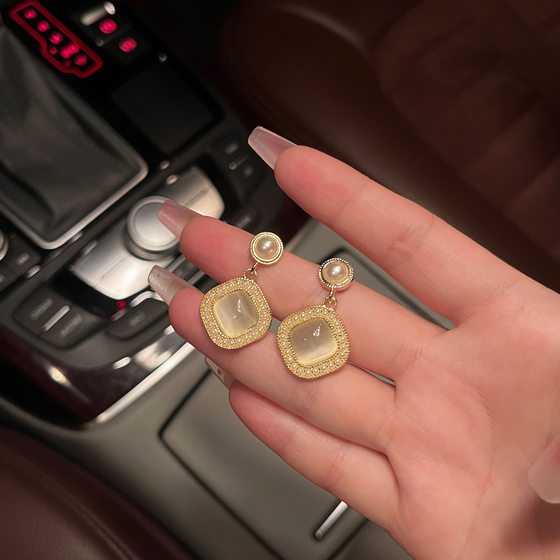 S925 Silver needle high-end, light luxury stud earrings with geometric charm and exquisite cat's eye stone earrings, a popular and niche design that goes well with all kinds of outfits Specification drawing