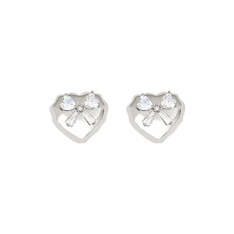A female Internet celebrity with a cold and cool European and American style, a sweet and passionate bow and diamond-encrusted earrings, is exquisite, super dazzling and high-end luxury earrings Item Picture