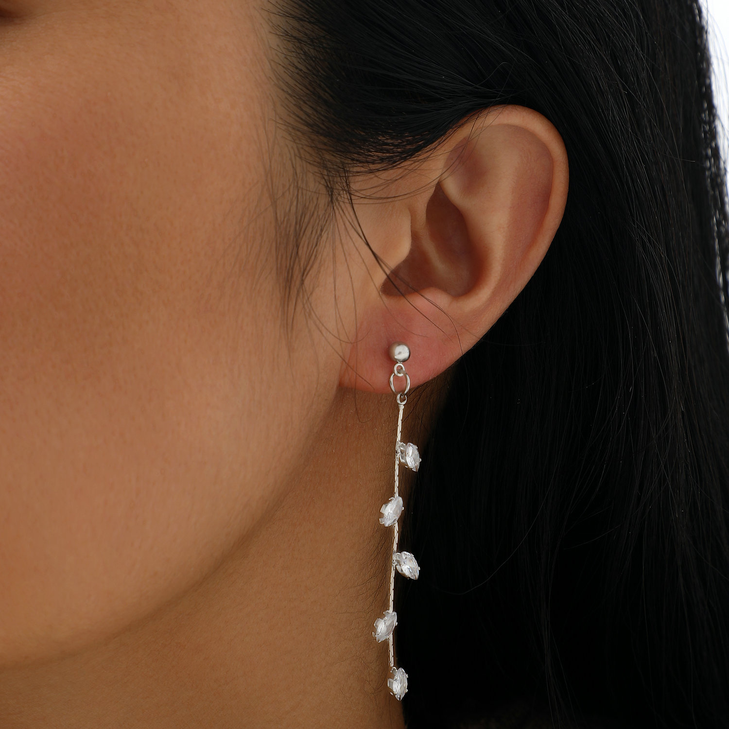 European and American cross-border tassel earrings, with a touch of zircon and a fresh and delicate style, are long and elegant leaf tassel earrings full figure