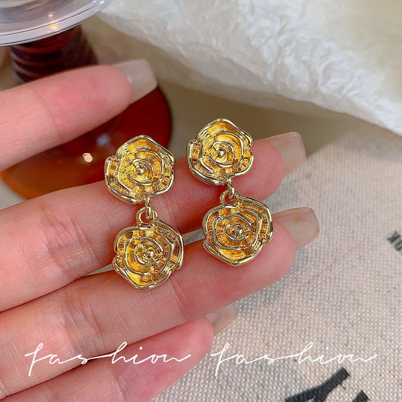 French retro metal flower pendant earrings, high-end, cold style, exquisite and fashionable, fairy-like, silver needle stud earrings for women full figure