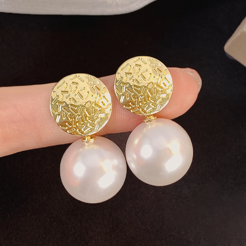 S925 Silver Needle Korean version stylish and trendy pearl earrings, niche design sense stud earrings, simple and cold style earrings for women details Picture