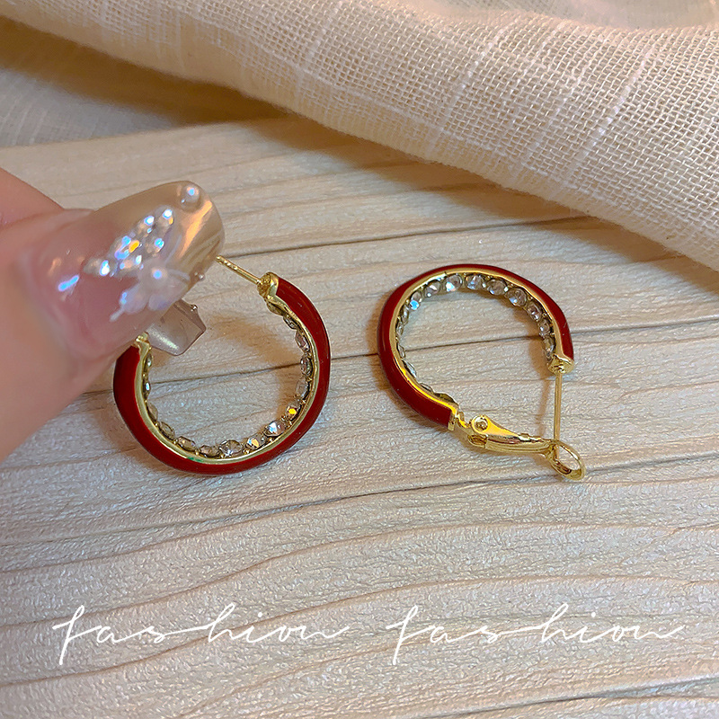 Fashionable, elegant, simple and versatile red circle earrings, exquisite, light luxury, niche design, high-end feel, slimming ear rings for women details Picture