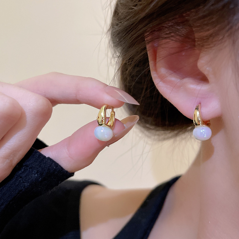 Mermaid pearl ear buckles, French high-end, niche design, elegant and light luxury earrings, 2023 new trendy earrings for women details Picture