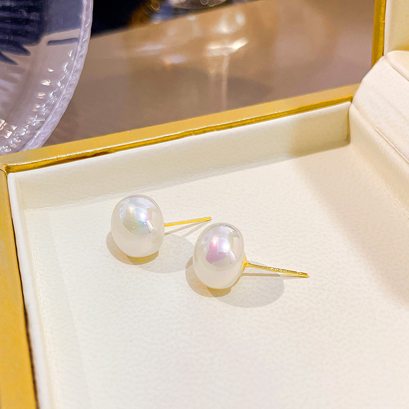 Korean version simple, exquisite, small, round and colorful pearl stud earrings sweet, individual and elegant silver needle earrings wholesale for women Application Scenario