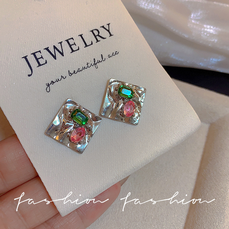 Pleated zircon square earrings, Japanese and Korean simple and fashionable design sense ear studs, new personalized and elegant earrings for women wholesale Application Scenario