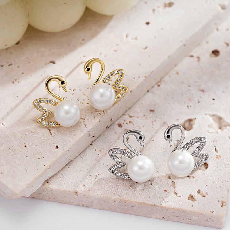 Classic Little swan earrings 925 silver needle summer mini pearl stud earrings for women, Dongdaemun earrings and pendants from South Korea Application Scenario