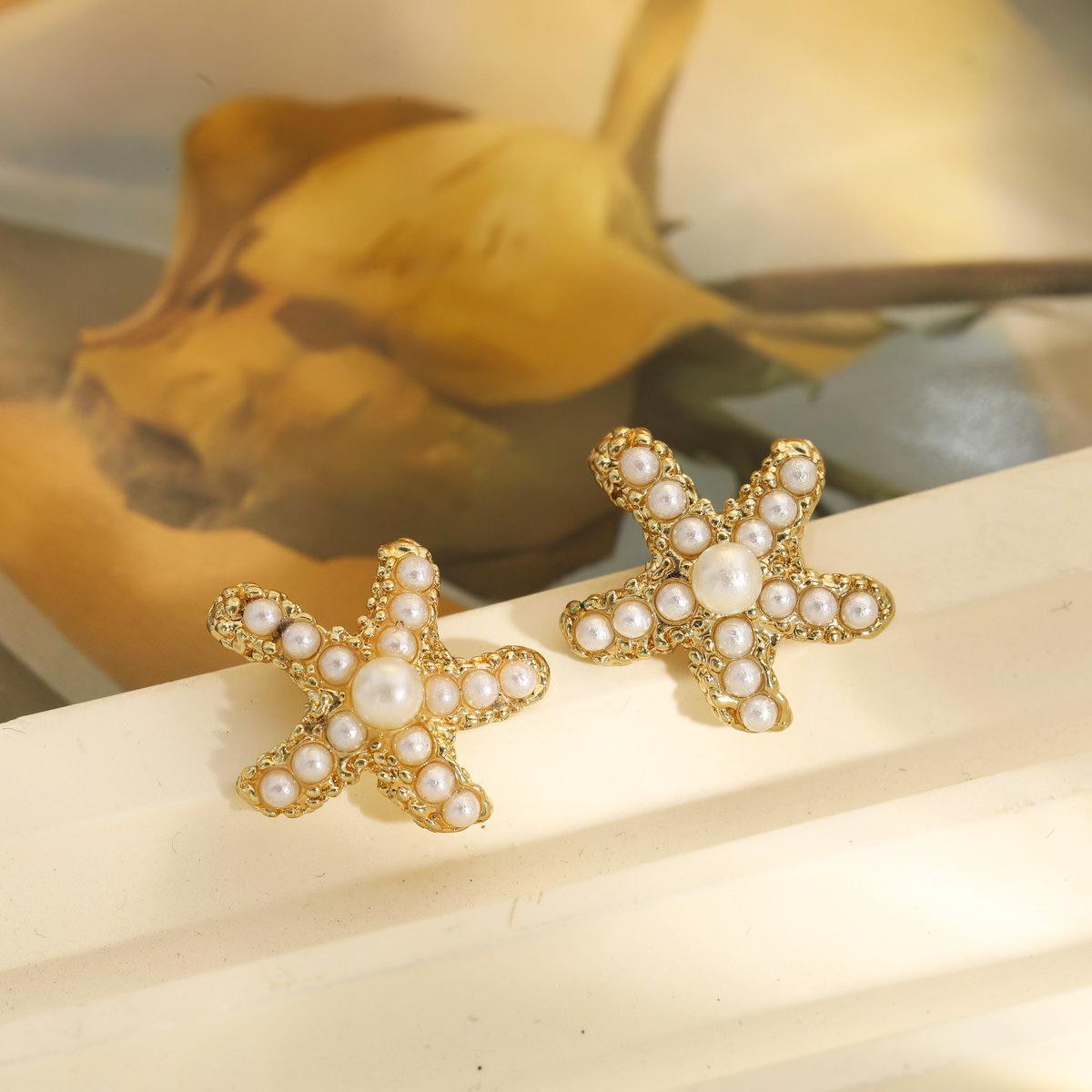 Popular cross-border fashionable, individual, small and elegant earrings from Europe and America, retro pearl inset, simple star and sea star stud earrings for women Specification drawing