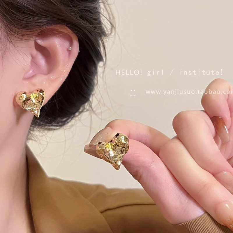 Silver high-end heart-shaped stud earrings for women 2025 new bestseller French style earrings, light luxury, niche and super popular earrings Specification drawing