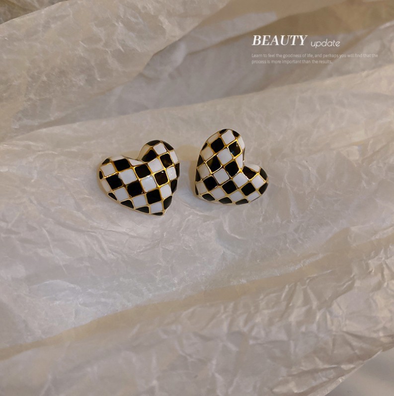 925 Silver Needle Oil Drop Checkerboard heart-shaped Stud Earrings, Korean small fairy tale sweet earrings, forest-style ins style earrings for women Item Picture