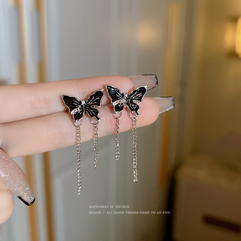 Retro oil-dripping butterfly earrings with a feminine and high-end feel, light luxury stud earrings, niche design sense, tassel earrings wholesale full figure