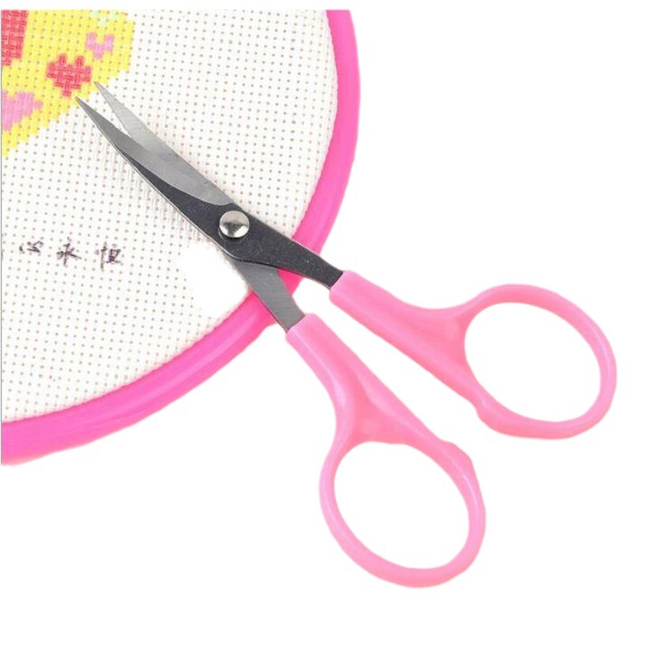 Factory direct sales of embroidery scissors wholesale. 4.5/3.5-inch scissors can replace Wang Wuquan's upturned embroidery scissors wholesale Item Picture