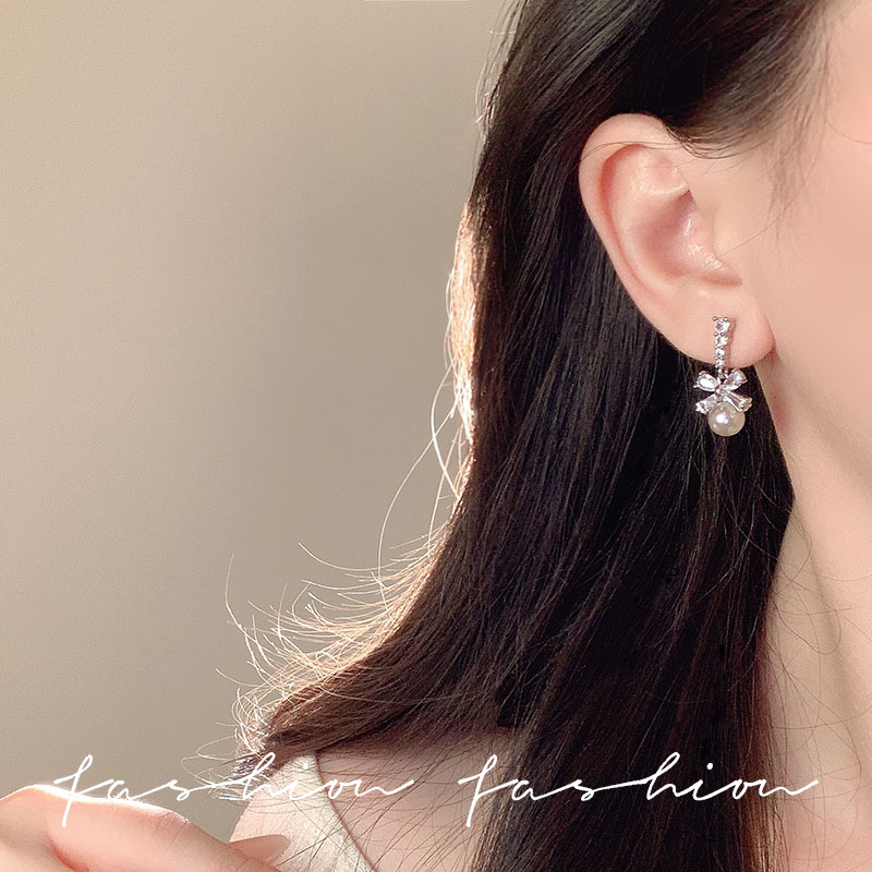 Super Flash Zircon Bow Pearl Earrings 2025 New bestseller Stud earrings, niche design sense, high-end earrings for women Application Scenario