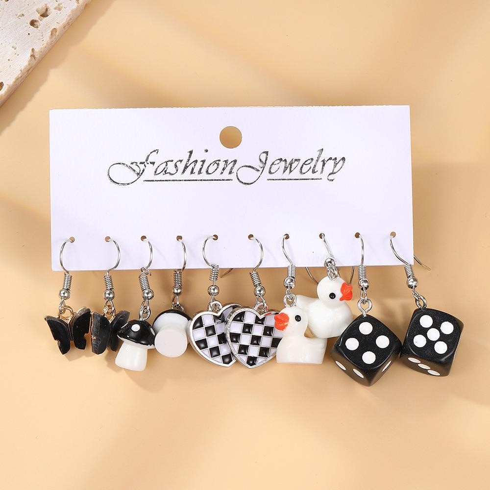 Wholesale of 5-piece cross-border fashion and creative black checkerboard pattern mushroom dice earrings and simple butterfly heart-shaped earrings Application Scenario