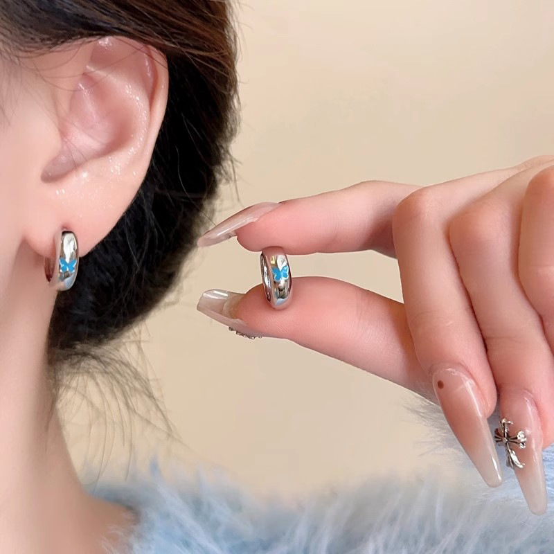 The blue butterfly earrings exude a sense of high-end sophistication for women. The new ear loops and ear rings are unique, sweet, cool, simple and niche earrings full figure