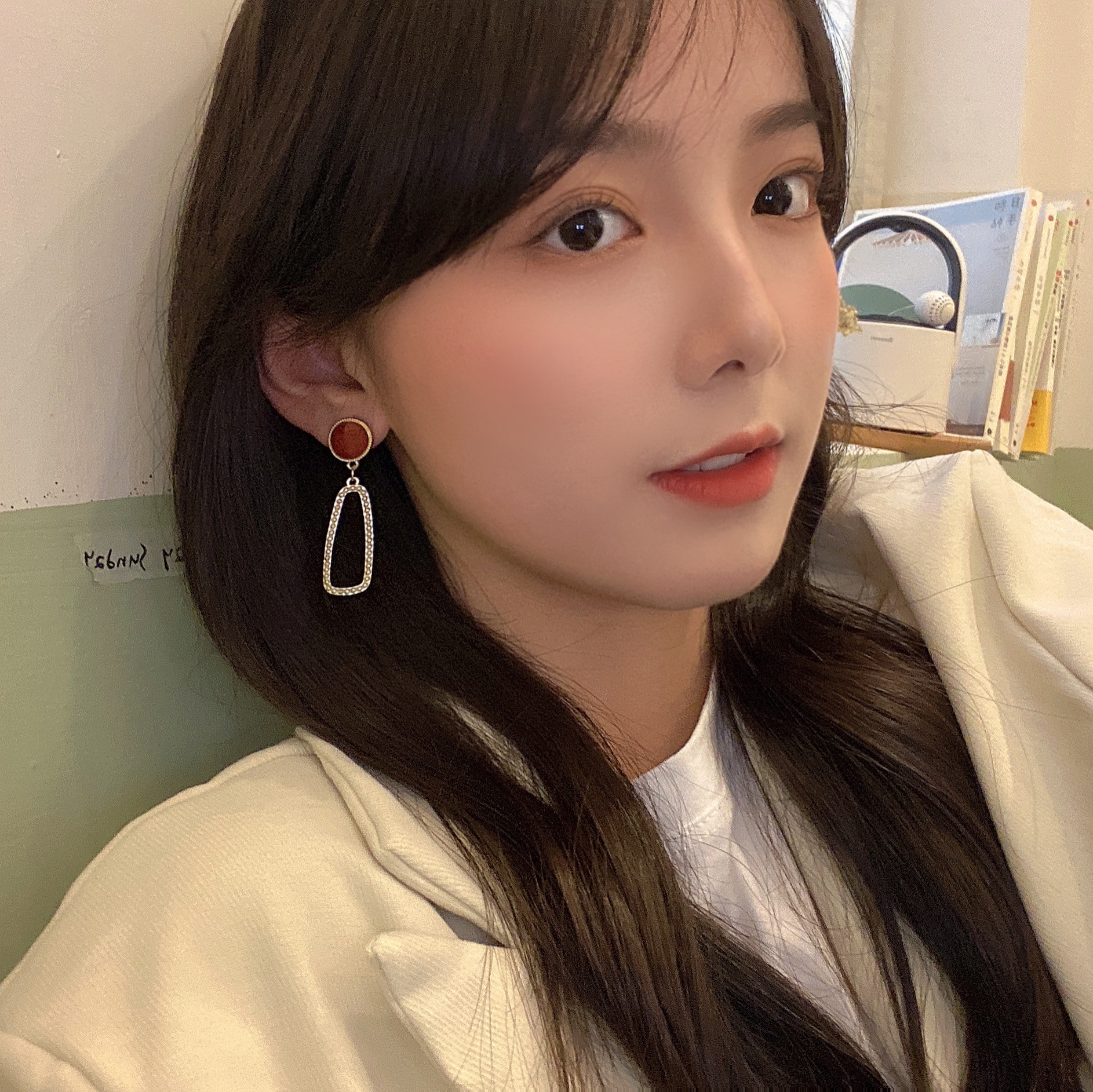 S925 Silver Needle Women's Niche French retro oil-dripping cute earrings, pearl stud earrings, internet-famous style long earrings details Picture