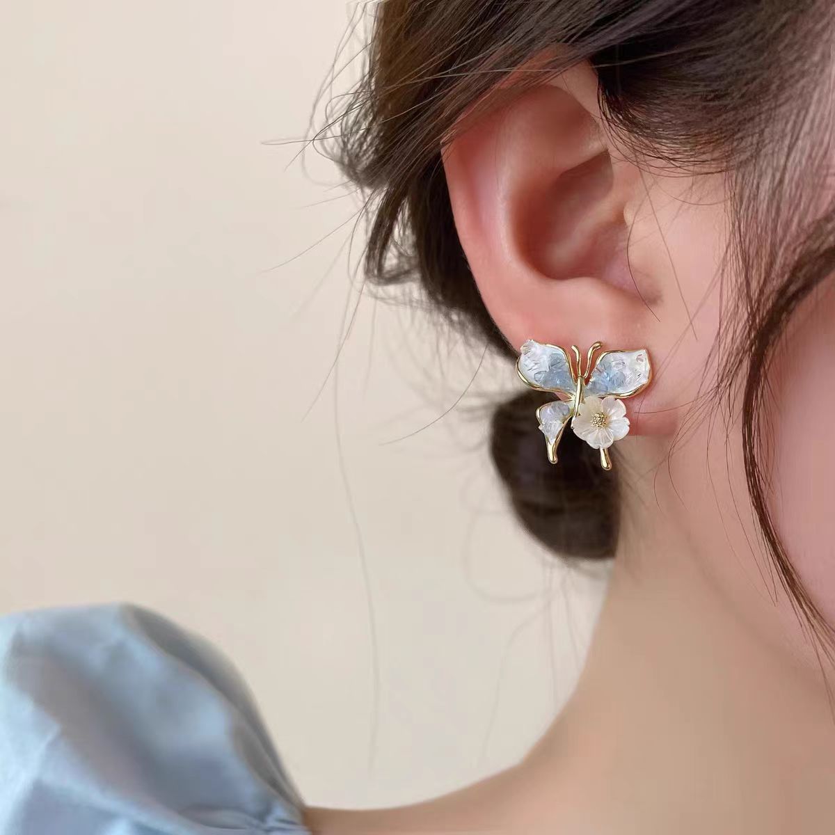 Korean-style gradient crystal butterfly flower earrings for women, gentle and ethereal stud earrings, personalized, versatile and high-end earrings Specification drawing