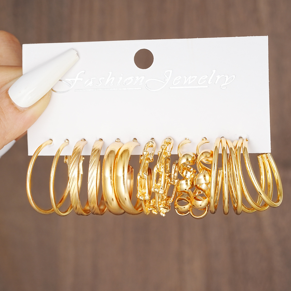A new set of retro and high-end earrings with a twisted three-tube chain in gold for women, featuring cross-border styles from Europe and America full figure