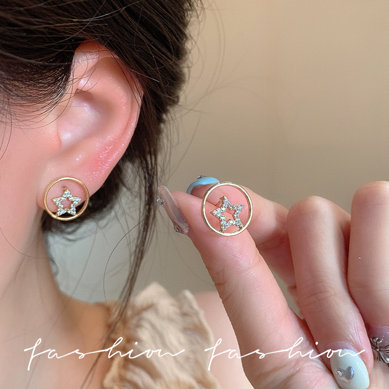 Round hollowed-out sweet stud earrings for women 2025 new bestseller, versatile, exquisite and niche design, high-end ring earrings full figure