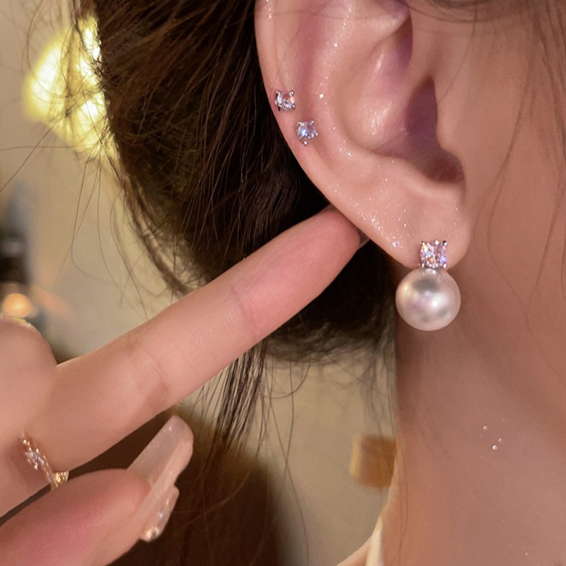 925 Silver Needle Classic Sparkling Diamond Pearl Stud Earrings 2025 New style Light Luxury Niche High-end Earrings, commuting earrings trend Application Scenario