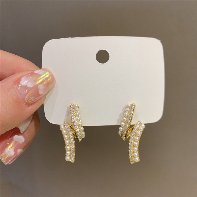S925 Silver needle, Dongdaemun, South Korea, simple diamond-encrusted pearl unique design stud earrings, versatile, cold style earrings for trendy girls full figure