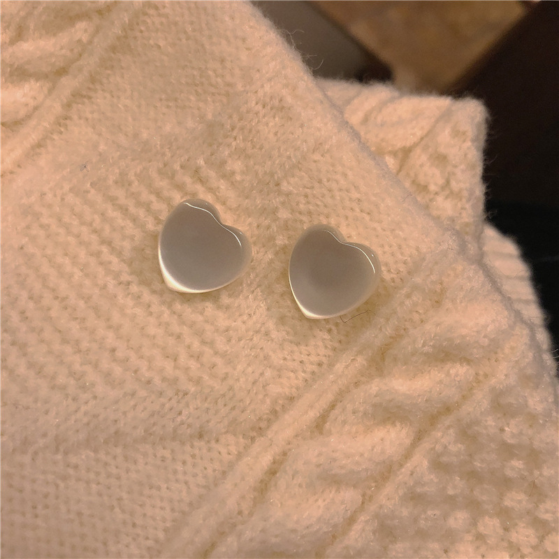 White moonlight cat's eye stone luster heart Super fairy earrings, Korean style for women, versatile French stud earrings, earrings and ear clips Specification drawing