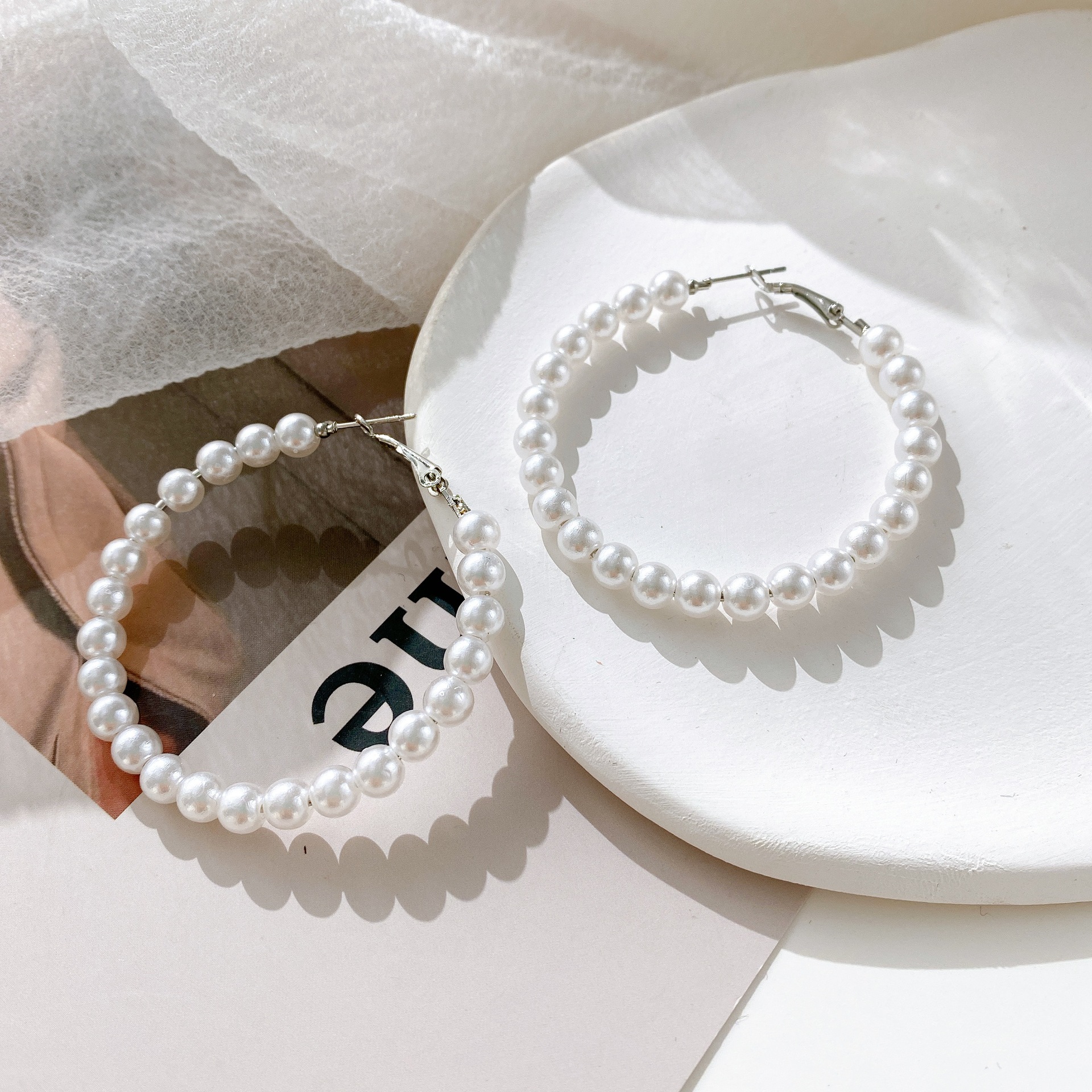 This is a best-selling retro imitation pearl ear ring from Europe and America. It features a stylish and cool Ins style large ring earrings Application Scenario