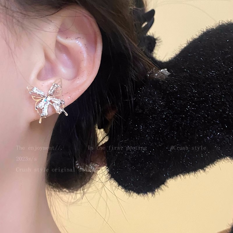 Silver needle French hollowed-out zircon butterfly earrings, sweet and niche style, stud earrings, light luxury design sense, fashionable earrings for women Application Scenario