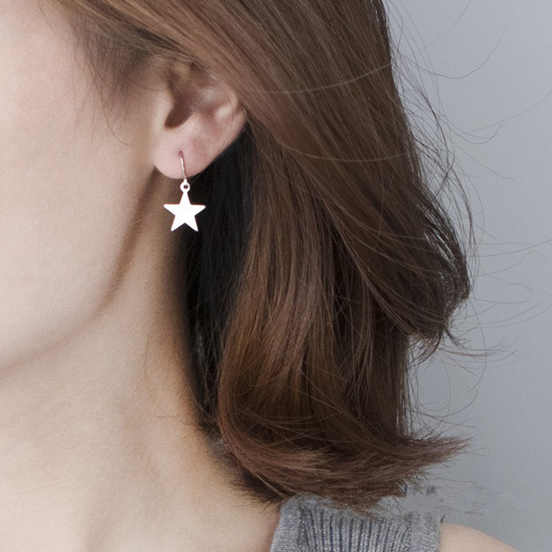 New minimalist and versatile European and American geometric girl's sheet-like cute five-pointed star earrings, star stud earrings Application Scenario