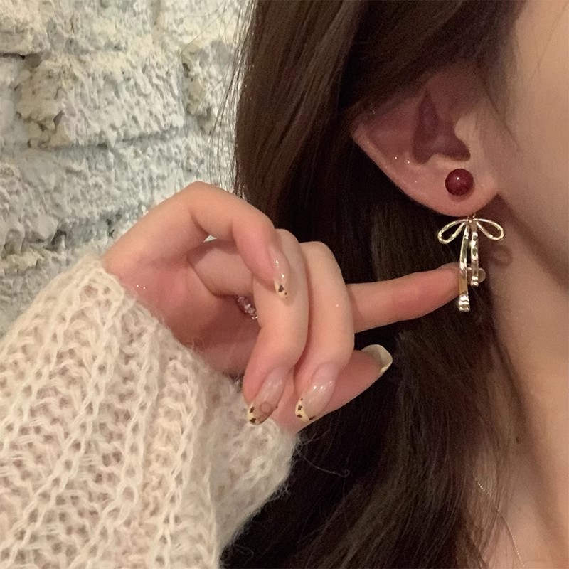After autumn, the women's Anke pendant earrings with red bow pearl stud earrings exude a unique, light luxury and high-end charm details Picture