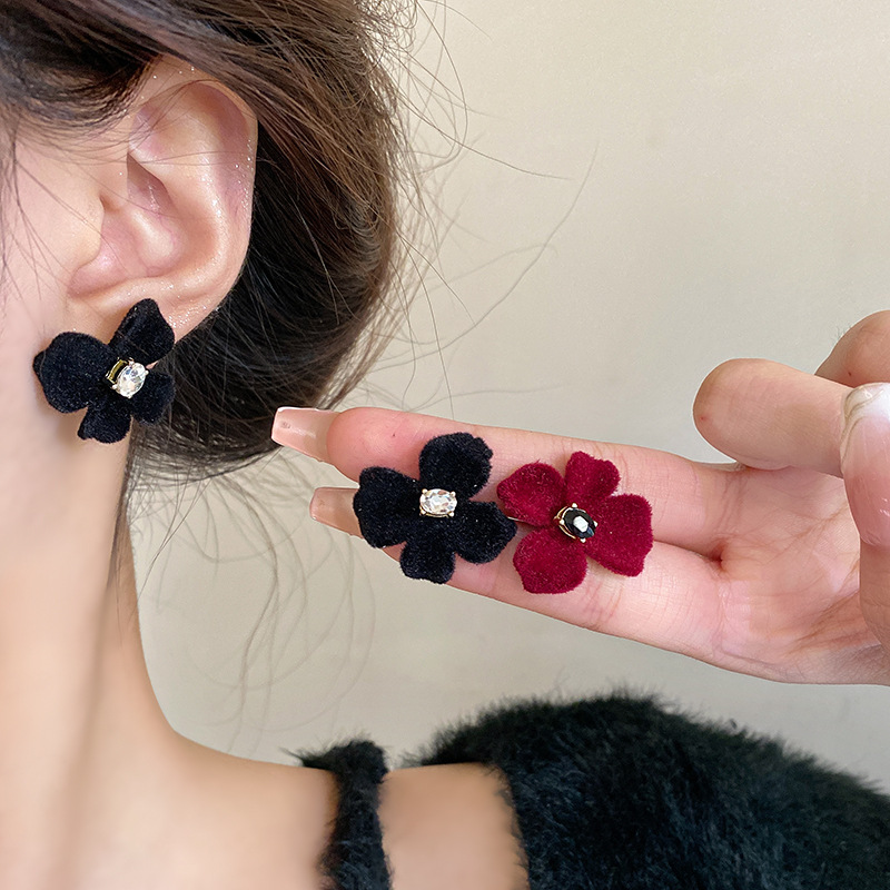 Autumn and winter flocked flower earrings, light luxury and niche diamond-encrusted high-end stud earrings, French retro style earrings wholesale details Picture