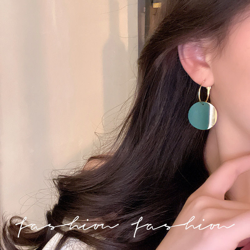 Retro metal earrings, women's ins irregular round pendant earrings, unique and exaggerated stud earrings, niche design sense earrings Application Scenario