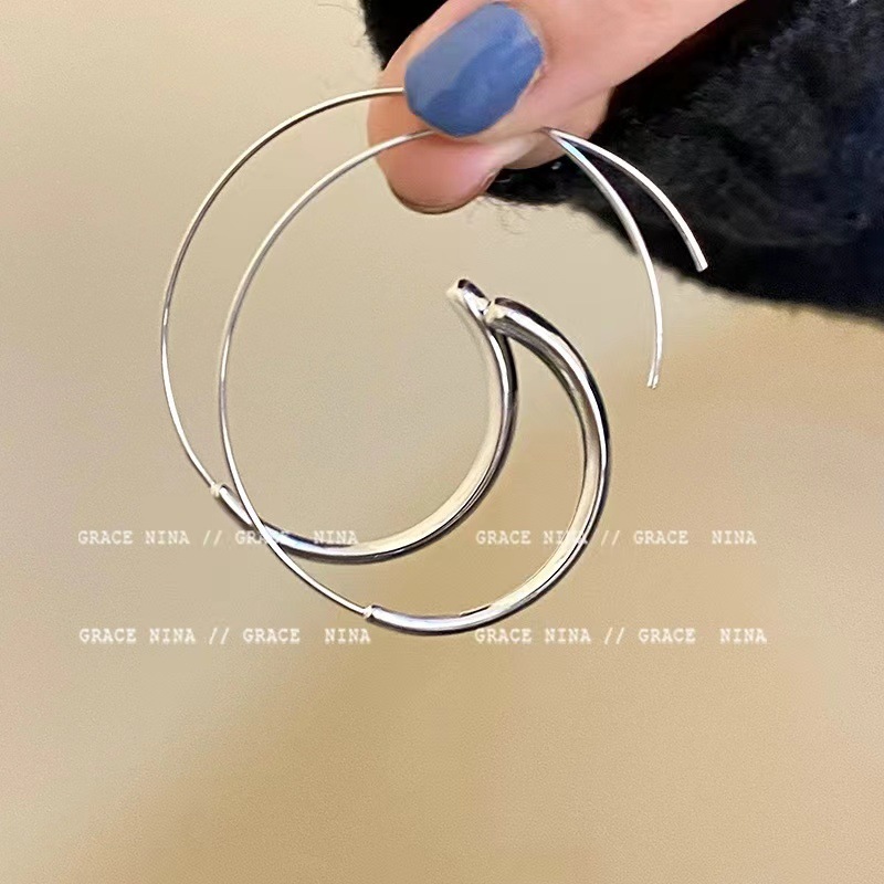 Metallic cold style silver pigment ring earrings, women's niche design sense, high-end stud earrings, individual, simple and elegant earrings details Picture