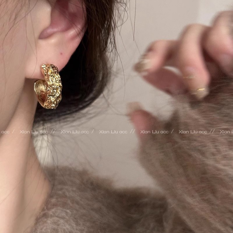 Irregular gold earrings, 2025 new bestseller, high-end stud earrings, women's niche design ear rings, unique earrings Specification drawing