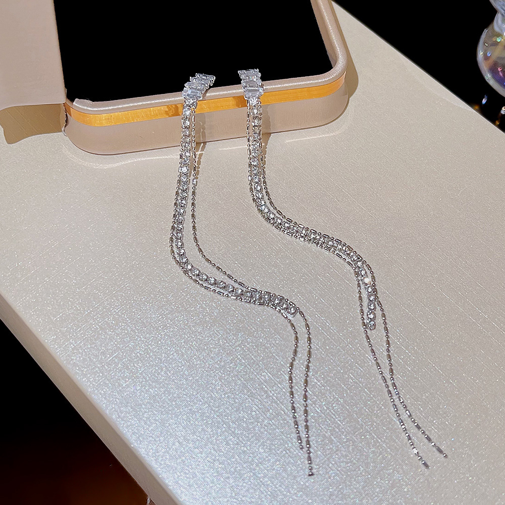 European and American individual style tassel earrings, light luxury and high-end sense, fashionable and simple earrings wholesale, niche design stud earrings for women details Picture