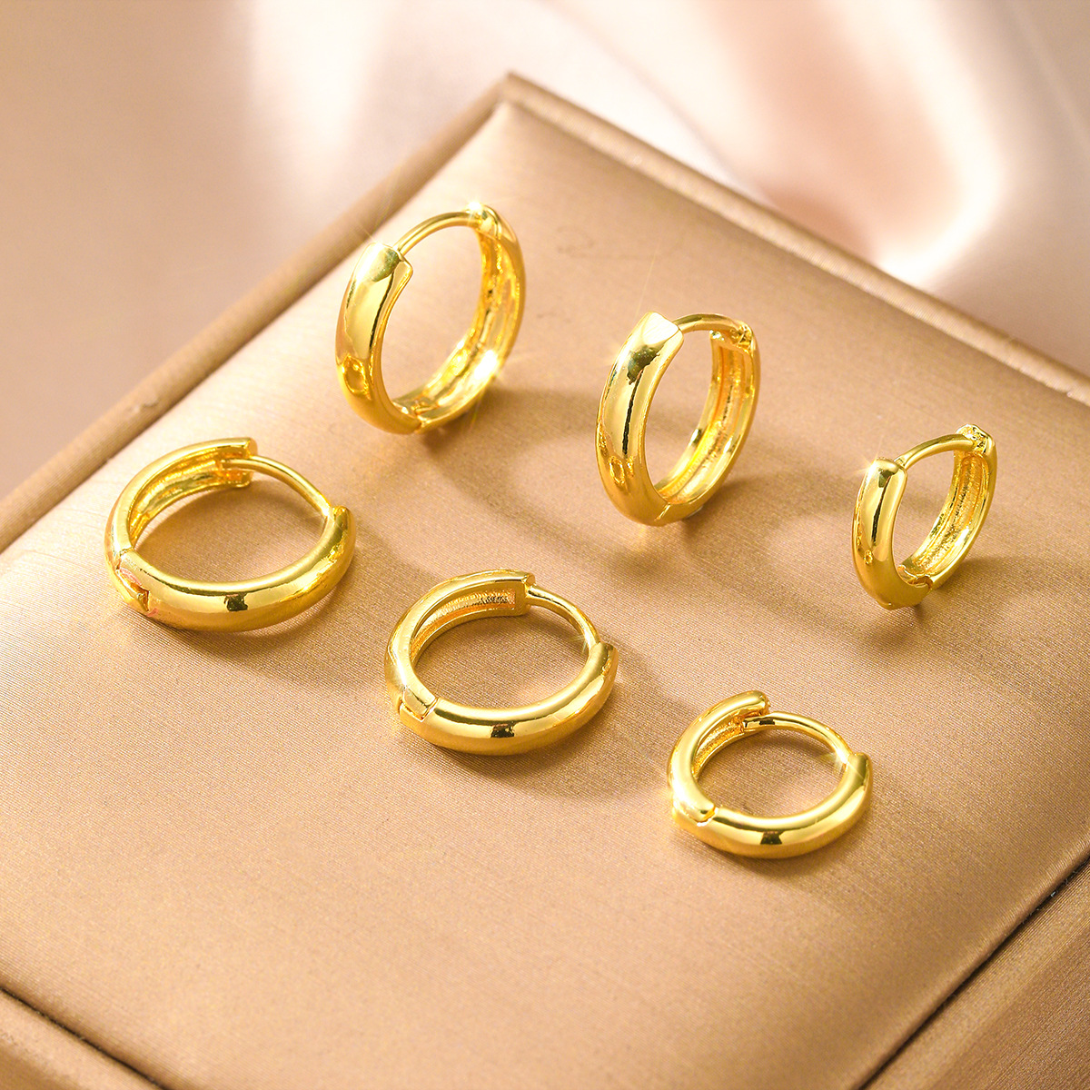 A new set of fashionable and simple ins circular copper earrings from Europe and America, featuring a high-end look for women's autumn and winter earrings Specification drawing