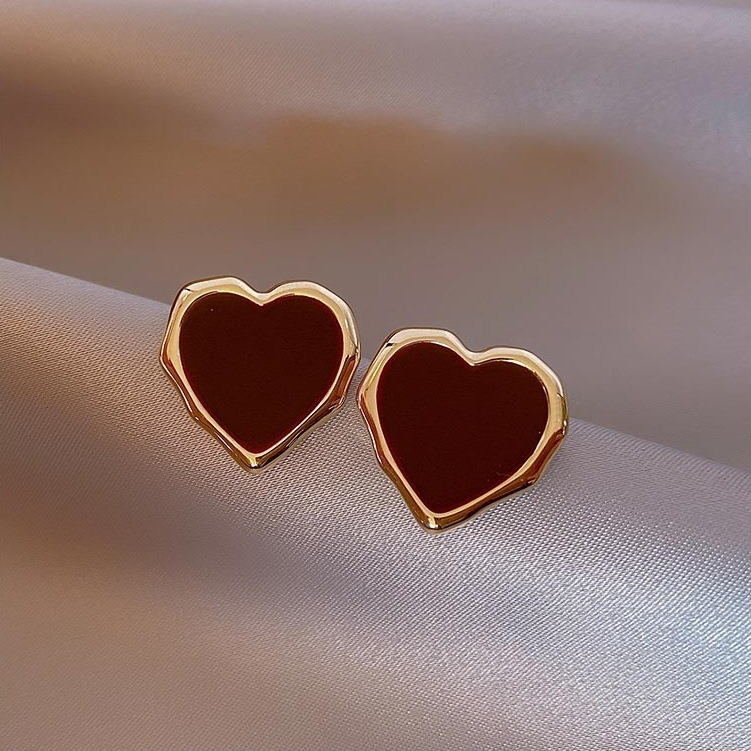 Korean retro stud earrings, heart-shaped deep red stud earrings, women's oil-dripping metal girl earrings, internet-famous small earrings full figure